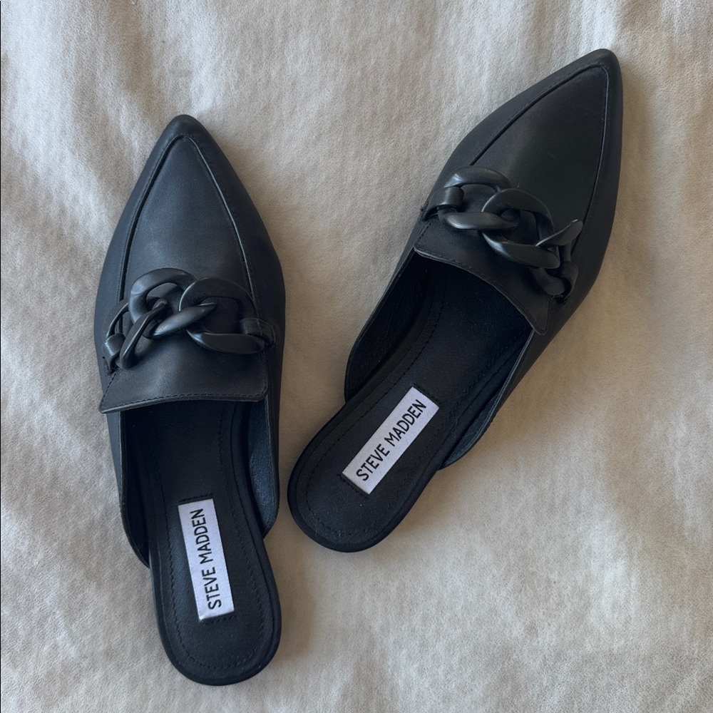 NWOT Steve Madden Fleur Black Slip-On Leather Loafers with Chain Size 7